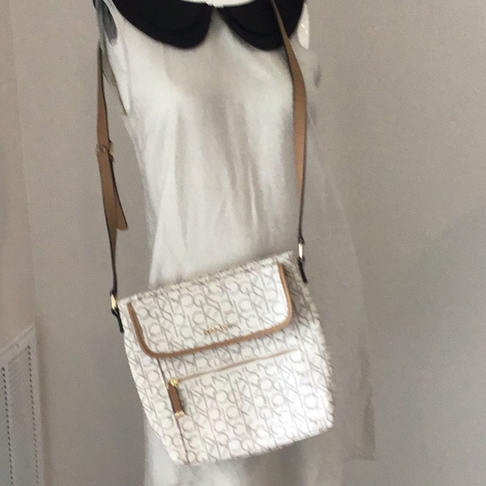 CALVIN KLEIN purse like new